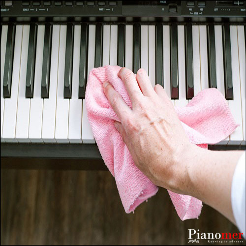 چگونه پیانو را تمیز کنیم؟ نظافت کلیدهای پیانو دیجیتال | پیانومر